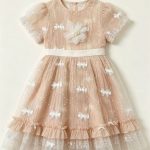 Cute 4–6-Year-Old Girl gallery image 3